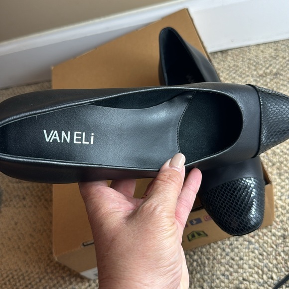 NWT - VANELi Fc-313 Ballet Flats, Black Nappa/Black Squama Print Tip, 8.5 🖤🖤 - Picture 14 of 16